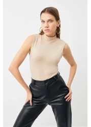 Bipantolon جسم نسائي كريمي بدون أكمام