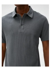 Koton تيشيرت بياقة بولو وأزرار بارزة الملمس وأكمام قصيرة