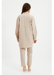  Modest طقم قميص وبنطلون بيج - تفاصيل الجيب، إغلاق سريع TCTAW22US0013