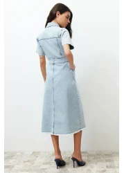  Collection فستان طويل من قماش الدنيم باللون الأزرق مع حزام TWOSS24EL00377