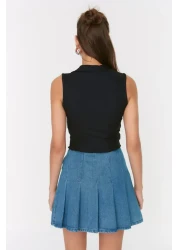  Collection بلوزة محبوكة قابلة للتمدد برقبة بولو سوداء اللون TWOSS22BZ0335