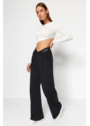  Collection بنطال محبوك بطبعة سوداء بأرجل واسعة/قصة مريحة وخصر غير متماثل TWOAW23PL00389