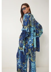 Happiness İstanbul طقم بنطلون كيمونو فيسكوز منقوش باللون الأزرق الداكن والأصفر للنساء JE00002
