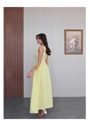 ESRAHELVACI فستان بياقة مربعة وأشرطة سميكة بطول متوسط