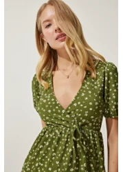 Happiness İstanbul فستان نسائي صيفي محبوك بياقة ملفوفة باللون الكاكي UB00267