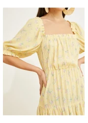 Koton فستان متوسط الطول من الفيسكوز بياقة مربعة وأكمام قصيرة بالون