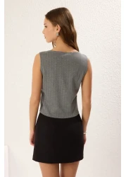  Collection Gray Striped Ribbon Lacing Detail Body-Fitting Square Neck Null Sleeve Knitted Blouse Twoss25Bz00147