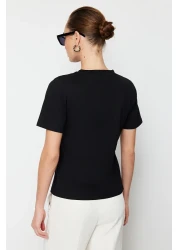  Collection بلوزة محبوكة ذات ثنيات أمامية سوداء بقصة عادية/عادية ورقبة دائرية TWOSS24BZ00302