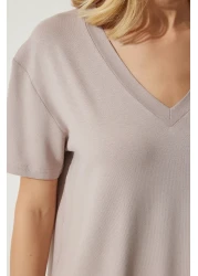 Happiness İstanbul Women's Mink V-Neck Basic Viscose Knitted T-Shirt EN00613