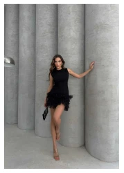 sajarsln فستان Saja Rsln Scuba من قماش الكريب مع تنورة من التول المكشكش ومزين بالليكرا