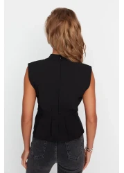  Collection Black Crew Neck Sleeveless Woven Blouse TWOAW23BZ00559