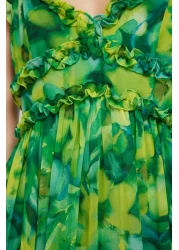  Collection فستان طويل من الشيفون المنسوج بطبعة زهور خضراء على شكل حرف A ومزين بتفاصيل مكشكشة TWOSS23EL02013