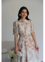 Julidress فستان من الكتان بتصميم مميز بطول متوسط ​​الطول وياقة واقفة وأزرار وطبعة زهور مع حزام