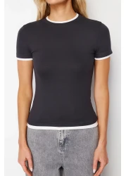  Collection تي شيرت محبوك مرن من نسيج أنثراسايت اللزج/الناعم ذو كتلة الألوان مناسب للجسم TWOSS24TS00063