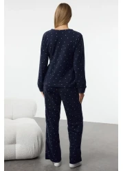  Collection طقم بيجامة شتوية من الصوف باللون الأزرق الداكن - مع تفاصيل قلب وربطة عنق THMAW25PT00139