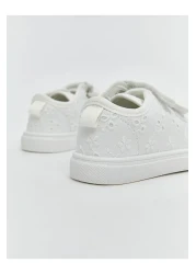 LC Waikiki حذاء رياضي للفتيات الصغيرات من LCW STEPS باللون الأبيض