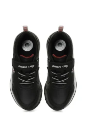 Kinetix حذاء رياضي للأولاد من LOKS F 4PR باللون الأسود/الأبيض مرخص من BJK