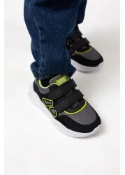 kids A more حذاء رياضي Manj Air Mesh بتفاصيل خفيفة للغاية للأولاد باللون الأسود