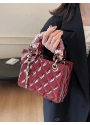 The New Fashion Classic Pu Waterproof Fabric Was Quilted And Embroidered With Diamond Shape Design With Small Fragrance And Ladies Style Metal Pattern Decoration Design And The Double Handle Portable