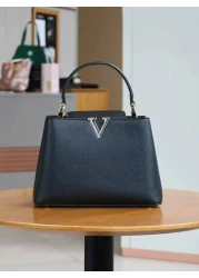 الحقيبة الكتفية ذات الحمل الكبير بتصميم منقوش وخيوط التطريز، ذات لون أحادي من قماش بو مقاوم للماء وذات مقبضين