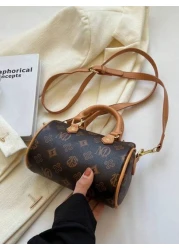 في عام 2024، حقيبة الوسادة المتنقلة ذات التصميم المطبوع بنمط الحرف والتصميم المتباين، ذات المقبض المزدوج، والم