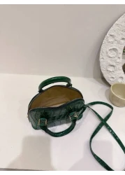 حقيبة يد محبوكة ومزينة بذوق، على شكل صدف بحرية وعشب محبوك وديكور شبكي جذاب للنساء،حقيبة كتف مثالية. مصنوعة من