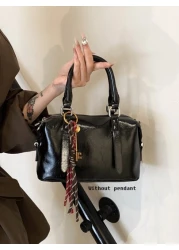 الحقيبة اليدوية الجلدية الحديثة مناسبة للتنقل اليومي والعمل، ذات طراز أكاديمي بلون أحمر ، بسيطة وأنيقة