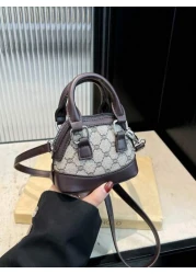 حقيبة يد صغيرة ، لون داخلي منقوش بشكل معين بأسلوب عتيق بشكل صدفة فينتاج