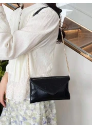 حقيبة مخططة ظرف صلابة بلون سادة بو بنمط ظرف  وهي حقيبة يد جميلة للحفلات الملونة في ألوان زاهية، تأتي بحزام كتف