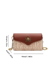 في عام 2024، حقيبة الكتف المناسبة للتسوق مزينة بتصميم الطباعة والتطريز البارز للحرف الكلاسيكي الجديد، مع تصميم