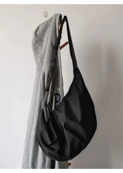 1 حقيبة كتف نيلون أسود أحادي اللون مقاومة للماء بشكل هلالي، سعة كبيرة وسوستة، مناسبة للاستخدام اليومي للرجال،