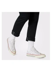 Converse حذاء رياضي للجنسين باللون الأبيض