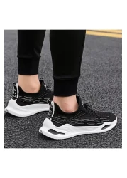 Muchmy حذاء رياضي رجالي خفيف الوزن للجري في الهواء الطلق مزود برباط للإغلاق باللون الأسود