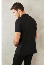 AC&Co / Altınyıldız Classics تي شيرت رجالي ذو قصة ضيقة باللون الأسود اللامع - قماش قطني غير قابل للانكماش