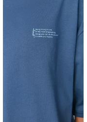  Collection تي شيرت إنديجو كبير الحجم برقبة دائرية 100% قطن - مطبوع عليه نص بسيط TMNSS23TS00084