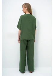 Trend Alaçatı Stili بلوزة وبنطلون Aerobin للسيدات باللون الكاكي ورقبة على شكل حرف V وأزرار معدنية ذهبية اللون ALC-X14122