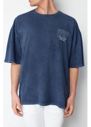  Collection تي شيرت نيلي كبير الحجم/واسع القطع بتأثير شاحب مطبوع عليه حروف 100% قطن TMNSS24TS00043