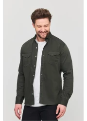 YXC Trend Maker قميص رجالي من قماش الدنيم ذو قصة ضيقة باللون الكاكي الداكن