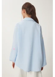 Happiness İstanbul قميص موسلين كبير الحجم مزخرف بقلب أزرق سماوي للسيدات PX00002