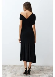  Collection فستان سهرة أنيق محبوك بياقة غير متماثلة على شكل حرف A باللون الأسود TPRSS24EL00046