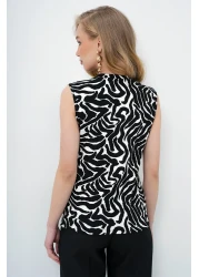 Trend Alaçatı Stili بلوزة نسائية باللون الأسود والأبيض بياقة دائرية وأزرار ذهبية من Ottoban Alc-X13729