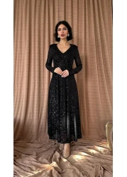 HELİS BUTİK فستان بارلا متوسط الطول مزين بالترتر باللون الأسود