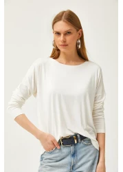 Olalook بلوزة فيسكوز بيضاء برقبة دائرية للنساء BLZ-19002588