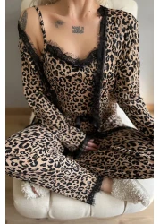 Pijamaevi طقم بيجامة بيغاسوس مع رداء نسائي بنقوش الفهد باللون البني