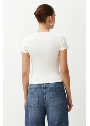  Collection تي شيرت بطبعة شريطية قابلة للتمدد - يجلس على الجسم، إكرو TWOSS24TS00231