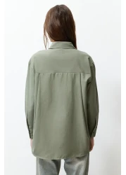  Collection قميص قطني منسوج بجيب واحد باللون الكاكي الداكن TWOAW20GO0115