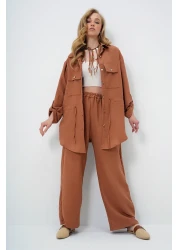 Trend Alaçatı Stili بدلة سفاري نسائية بنية بجيب مزدوج وبنطلون Aerobin واسع الساق بخصر مطاطي Ymx8448