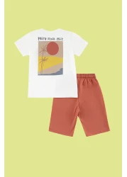 TRENDYOLKIDS طقم محبوك باللون الأزرق الداكن للأولاد - تي شيرت وسروال قصير مصنوع من القطن بنسبة 100% مع طباعة خلفية TKDSS24AU00008