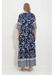 Trend Alaçatı Stili فستان فيسكوز منقوش برباط أمامي باللون الأزرق الداكن للنساء Alc-X11595