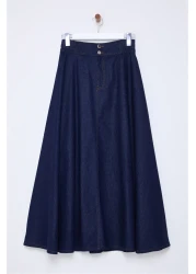  Collection تنورة طويلة من قماش الدنيم باللون الأزرق الداكن مع خصر مطاطي TWOSS25ET00006